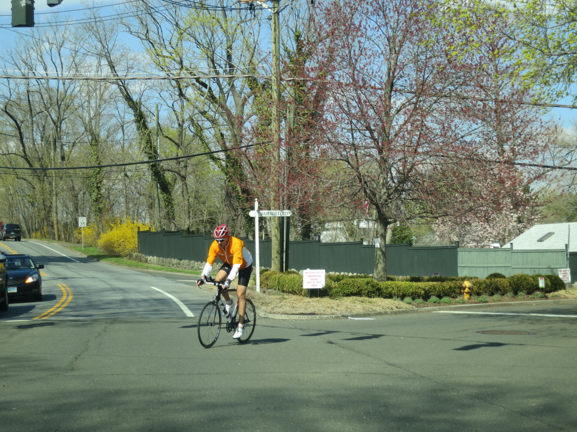 bicyclist crossing intersetion