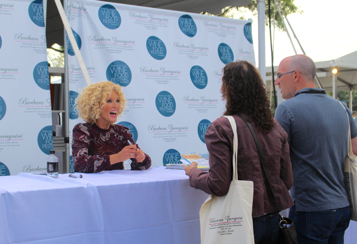 Kimberly Schlapman of Little Big Town greeted fans. Credit: Leslie Yager