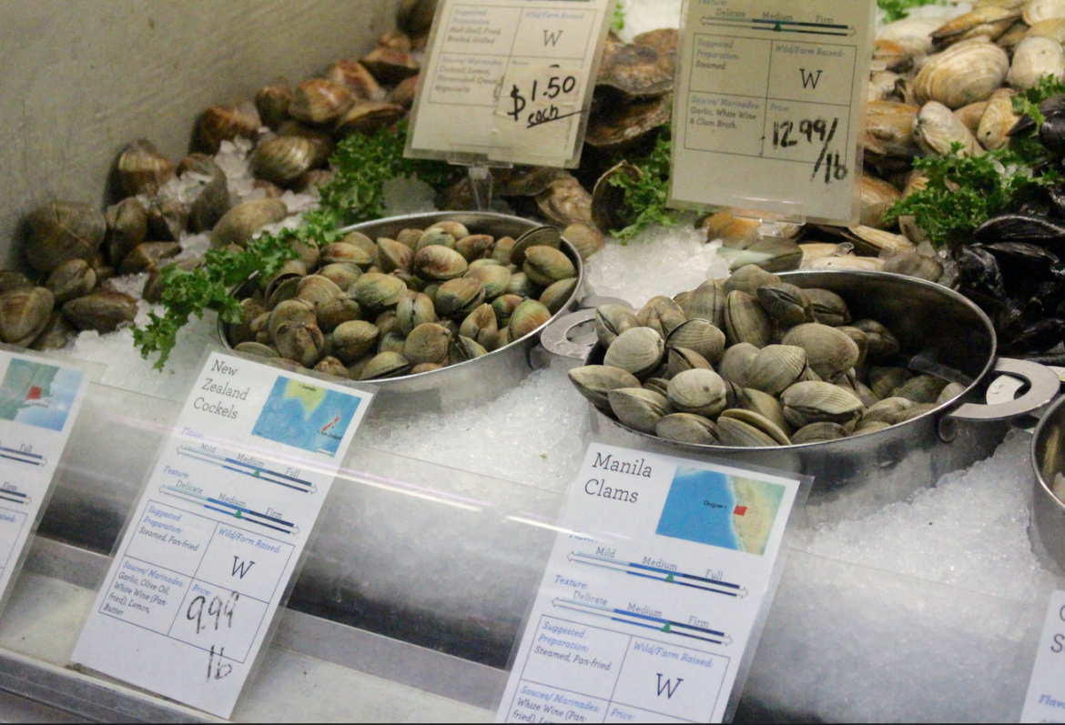 Fresh clams at Fjord Fish Market in Cos Cob. Credit: Leslie Yager