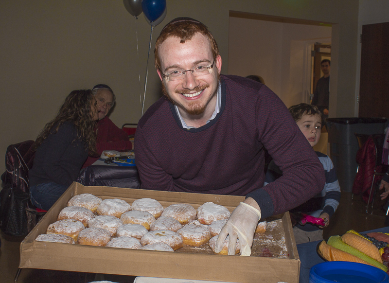 Program Director, Bentzi Shemtov brings out the jelly doughnuts at the end of the evening