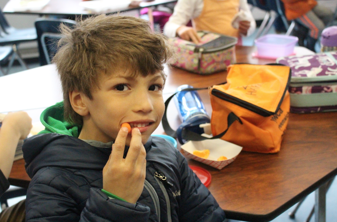     Sampling carrots on Tuesday at North Mianus School, Jan. 26, 2016 Credit: Leslie Yager
