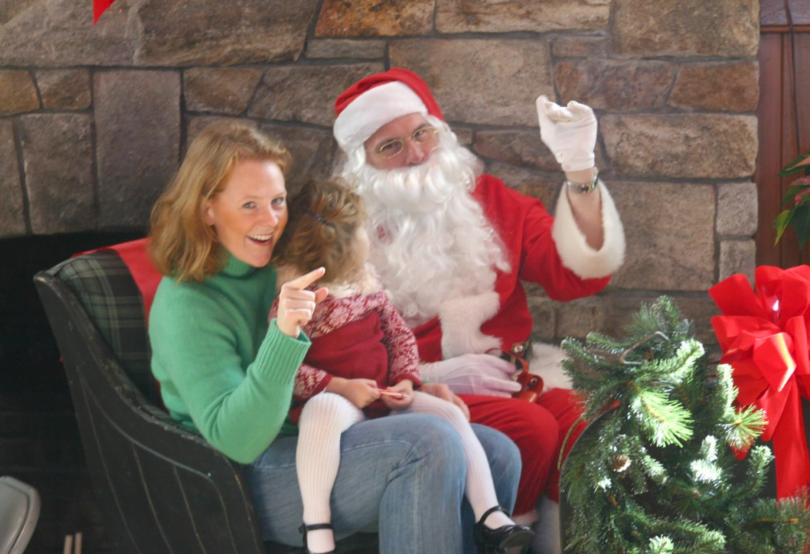 Photos with Santa at Round Hill Community Church