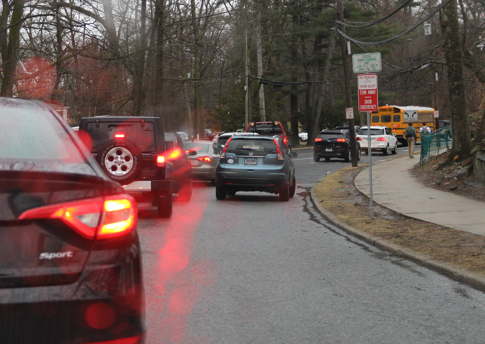 During dismissal, traffic goes around a Honda parked on Hillside near the intersection with Putnam Ave, preventing cars from flowing into the right turn lane. Feb 22, 2018 Photo: Leslie Yager