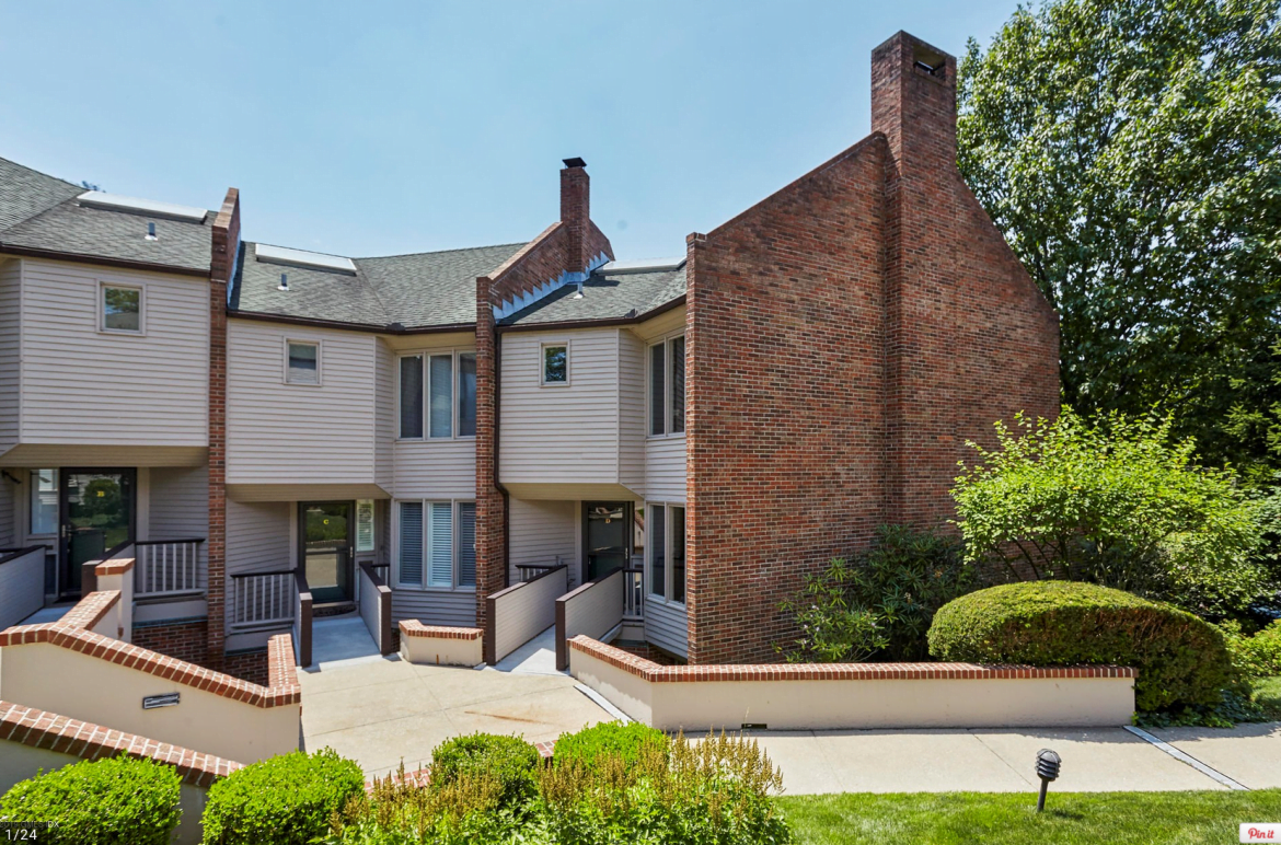 HOUSE OF THE WEEK Downtown Greenwich Luxurious 3 Bedroom Townhouse