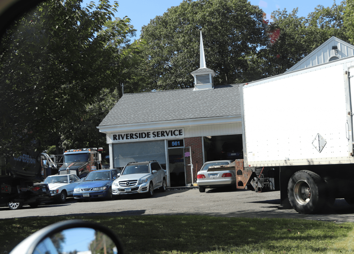 Riverside Service Offers Free Vehicle Pick Up and Delivery for Auto