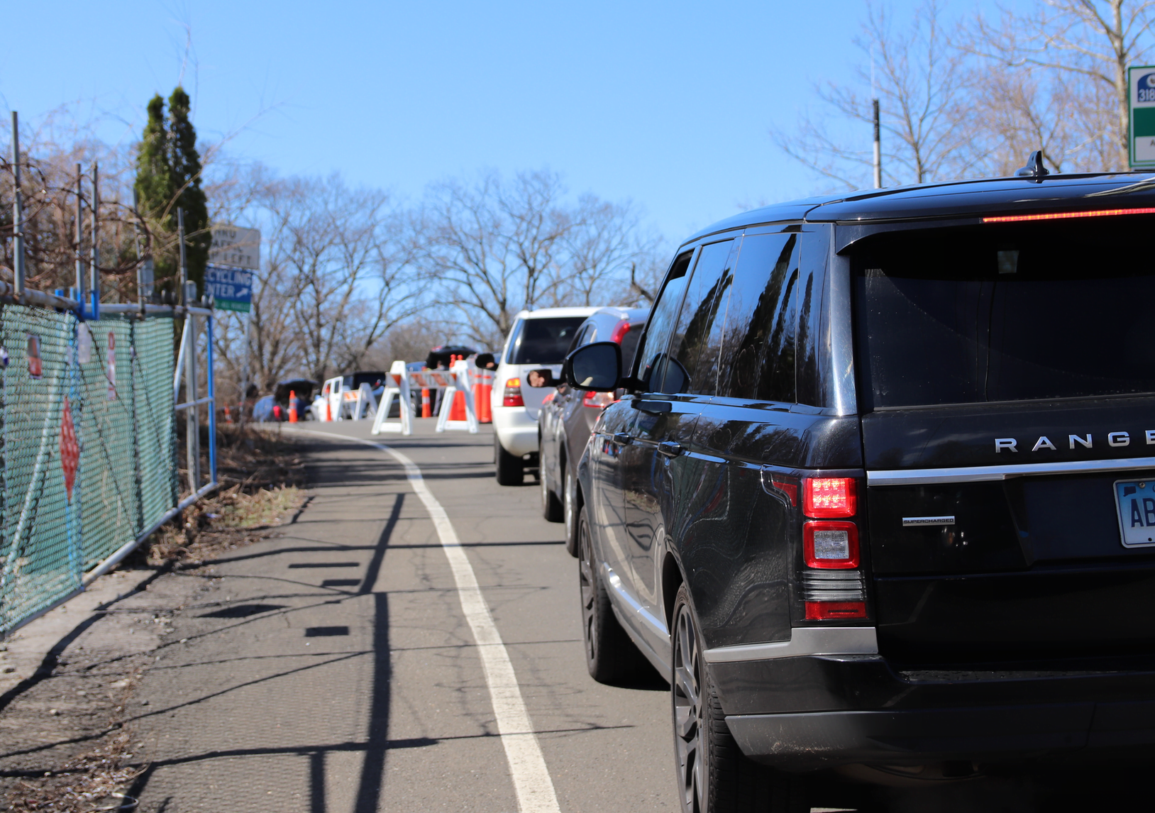 Residents queued up at Holly Hill Transfer Station, March 24, 2020 Photo: Leslie Yager